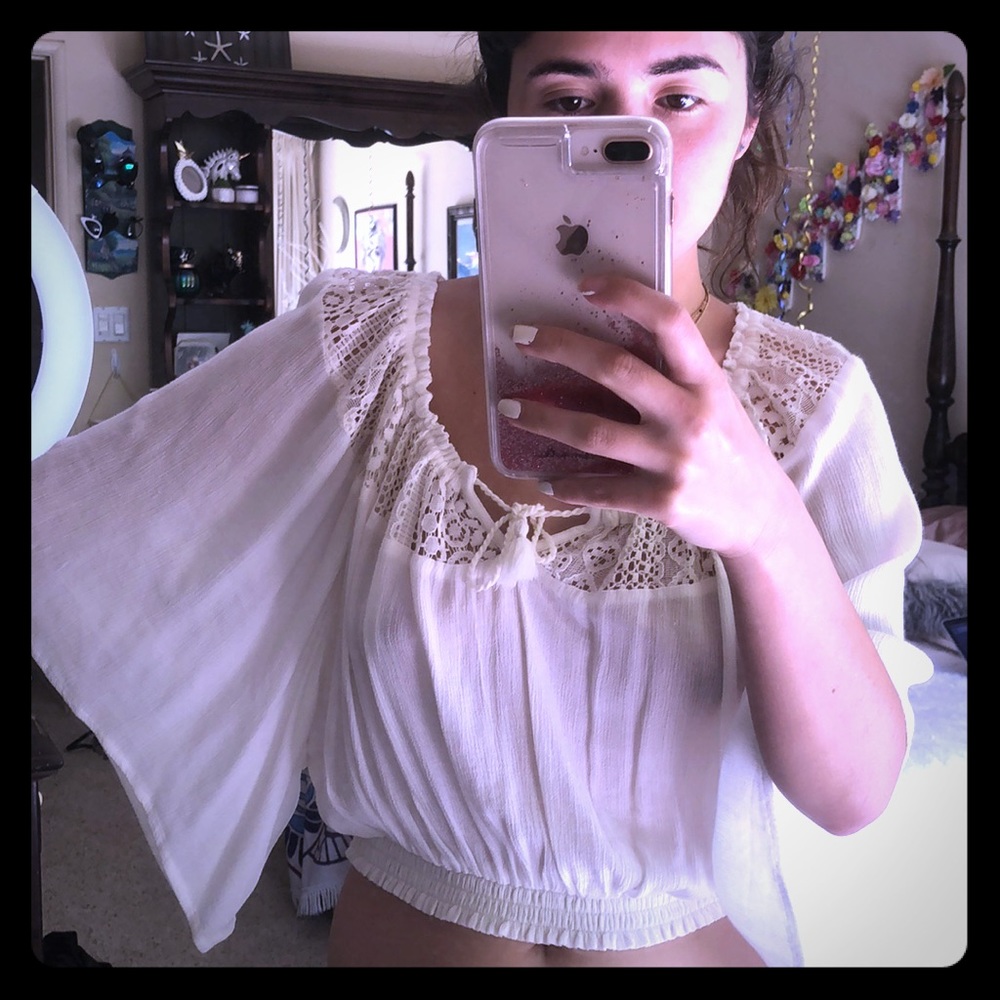 HOLLISTER Flutter sleeve white blouse